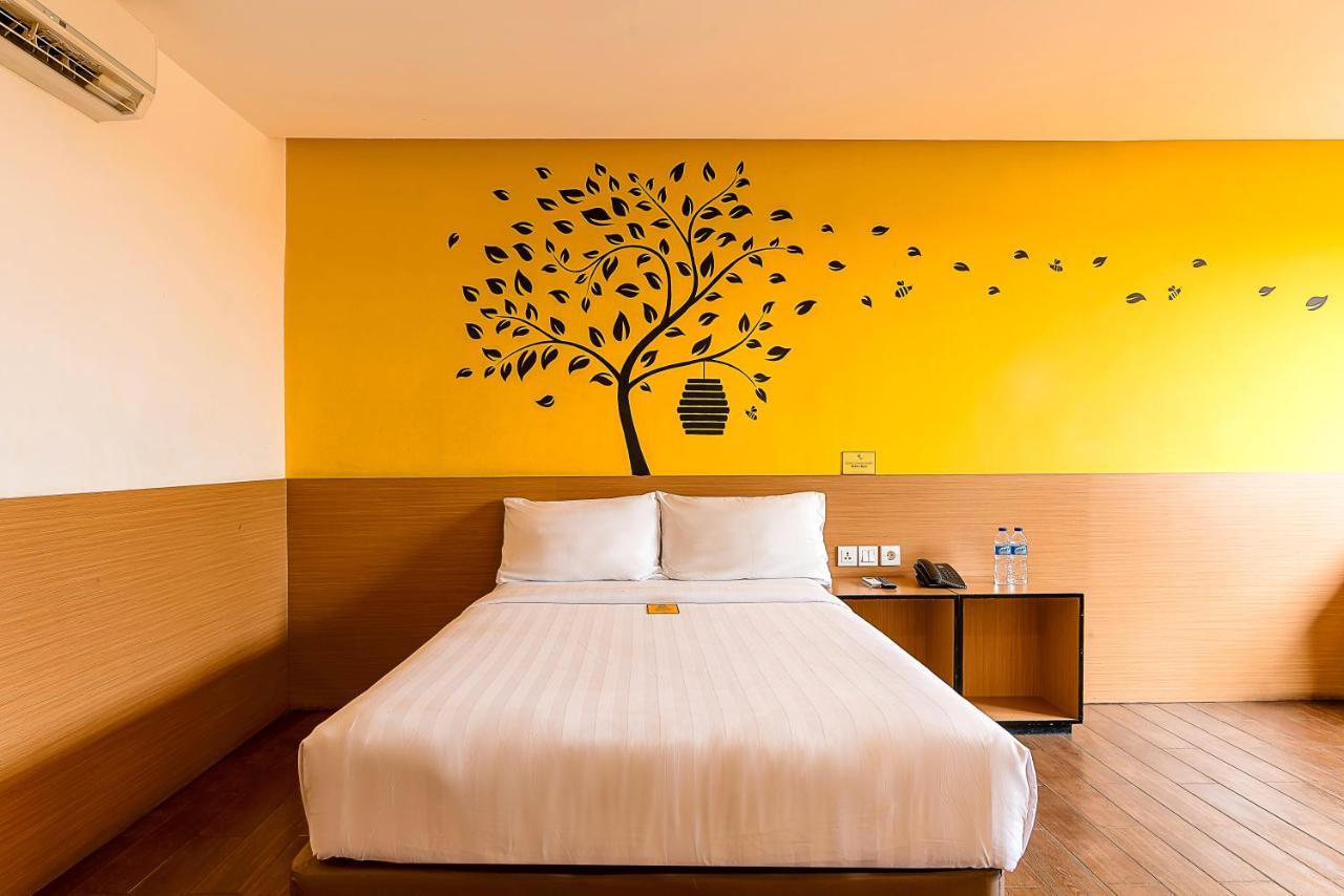 Yellow Bee Tangerang Exterior foto