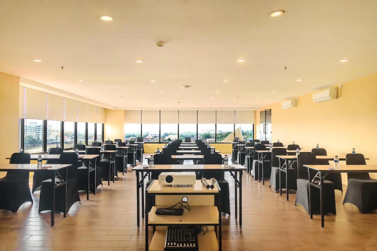 Yellow Bee Tangerang Exterior foto