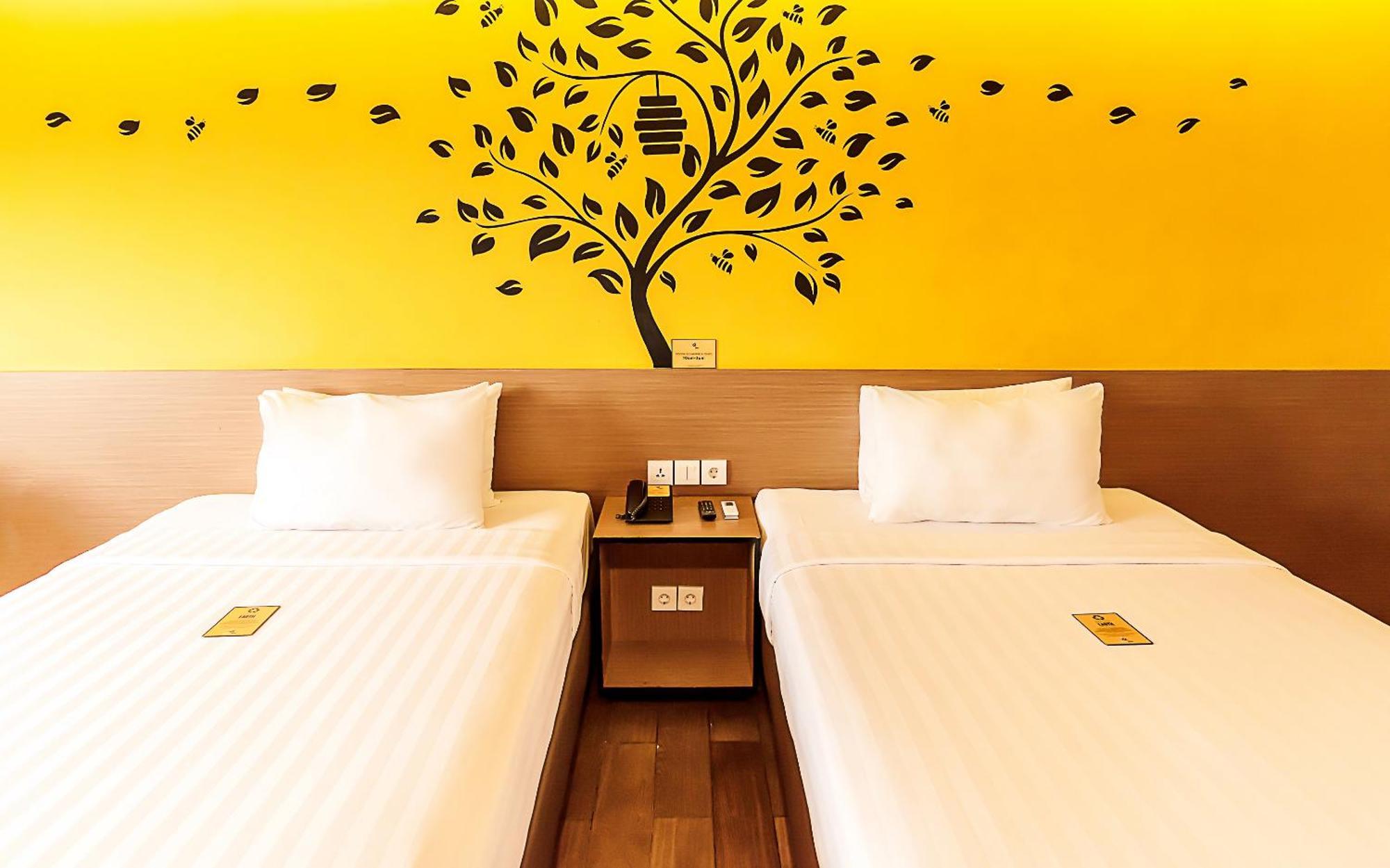 Yellow Bee Tangerang Zimmer foto