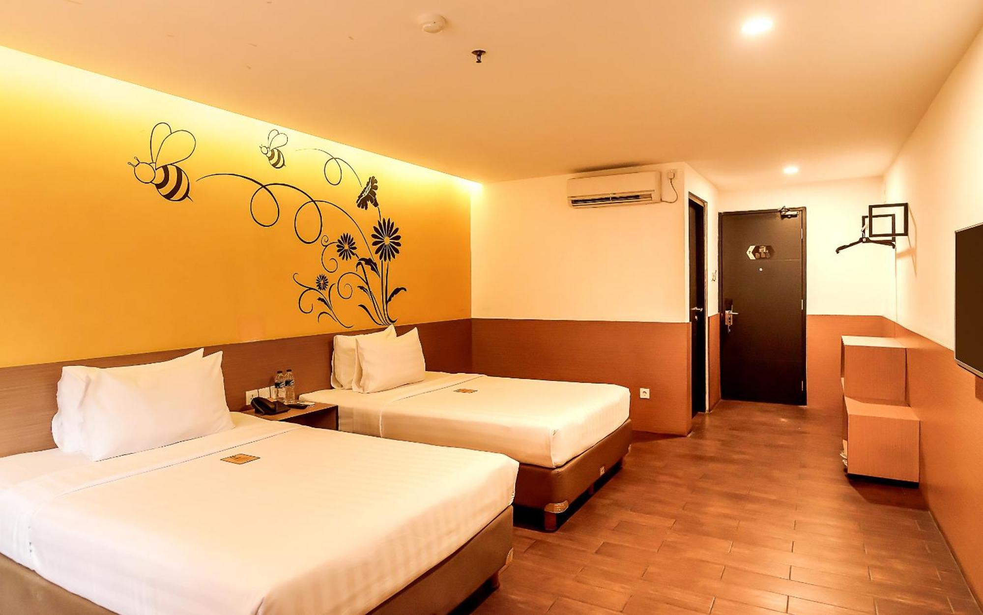 Yellow Bee Tangerang Zimmer foto