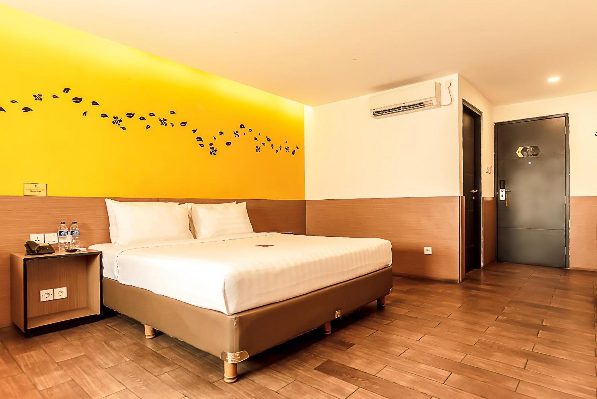 Yellow Bee Tangerang Zimmer foto